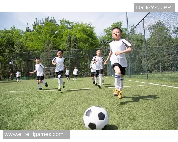阳光下的奔跑与梦想足球带给我们的快乐与成长